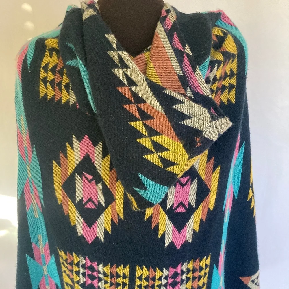 Beautiful Hooded Native Print Poncho - Picture 12 of 15